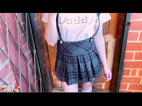 ❤️ Schoolgirl Sucks a dick gu domhainn agus fucks an àite clasaichean. ☑ Bhidio fucking leinn